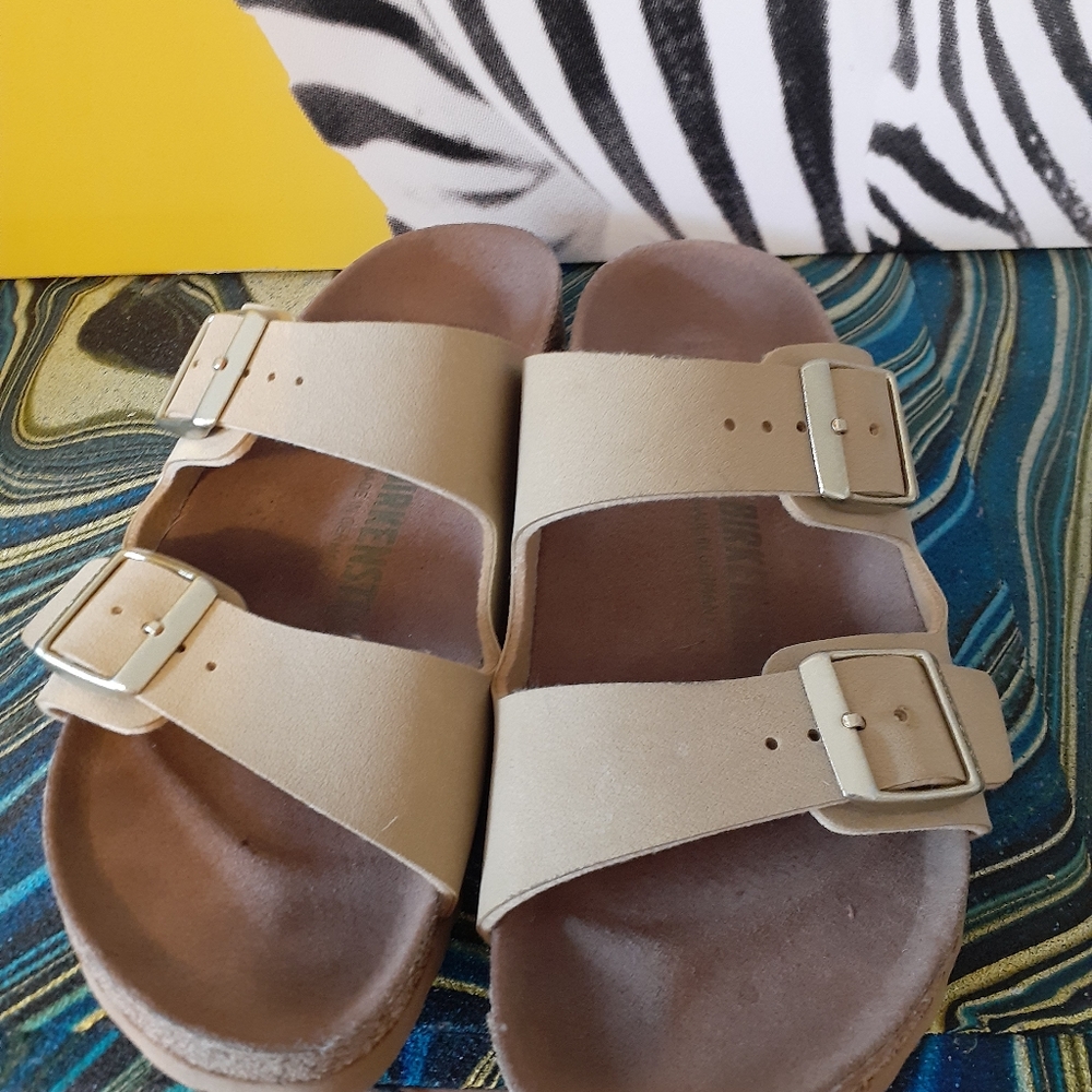 BIRKENSTOCK Sandals - Picture 7 of 8